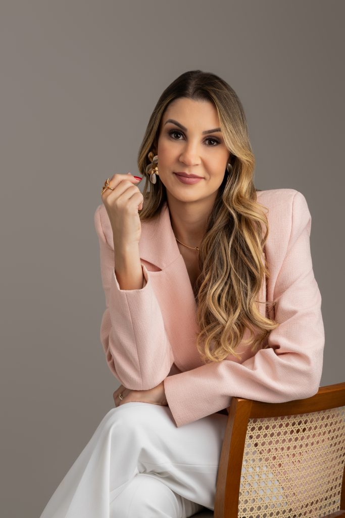 Dra. Karla Fazollo no consultório